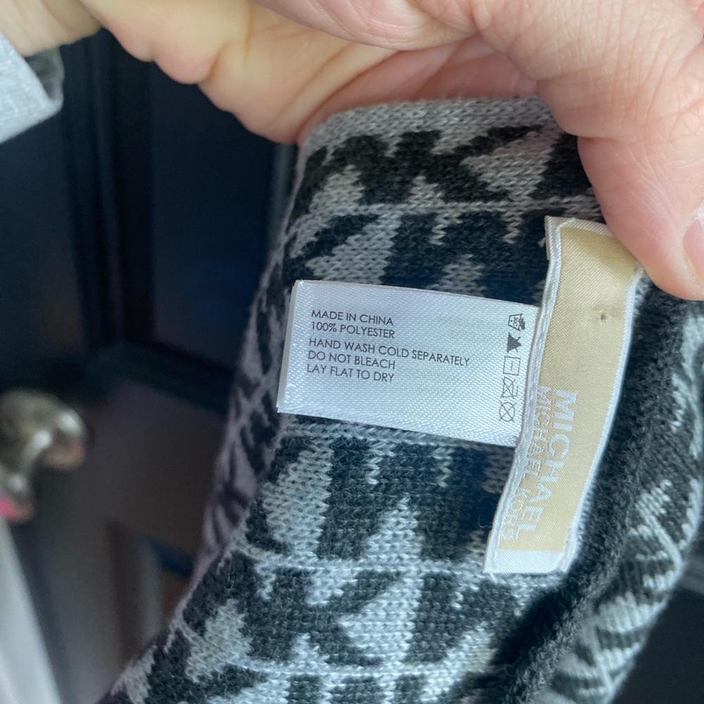 Michael Kors Women's MK Logo Infinity Loop Scarf Black Gray - Picture 4 of 4
